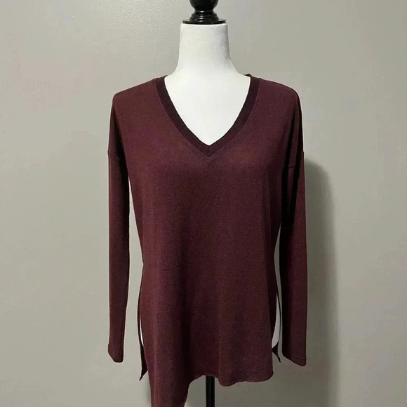 Wilfred Aritzia Sherbrooke V-Neck Sweater - Picture 3 of 12